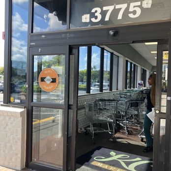 KC Market - Outside - Bakeries Near Me - Boynton Beach, Florida