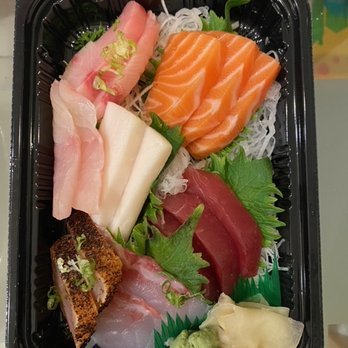 Alynia Zushi - Sashimi Deluxe - Sushi Bars Near Me - Chicago, Illinois Alynia Zushi - Sashimi Deluxe - Sushi Bars Near Me - Chicago, Illinois