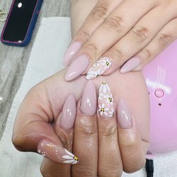 Belle La Vie The Nail Place