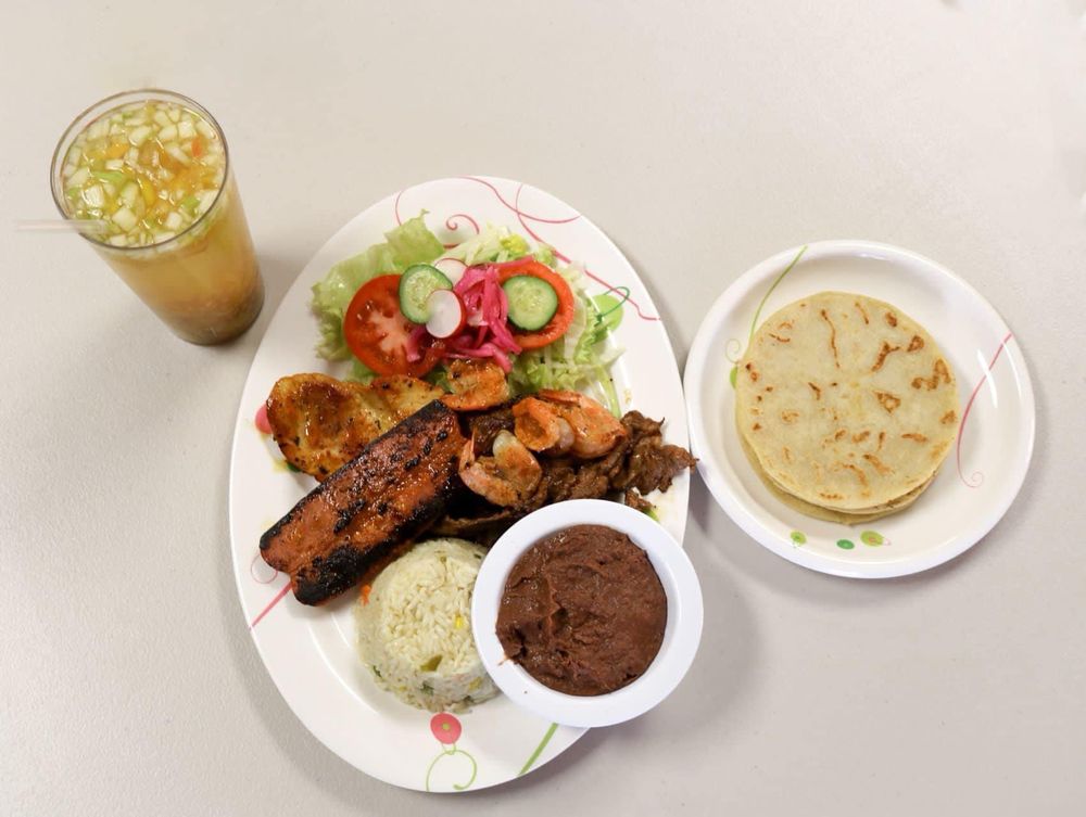 Pupuseria Salvadoreña Andrades