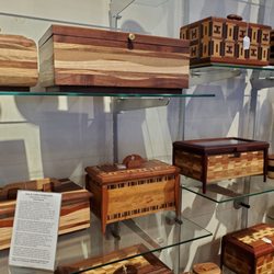 Kentucky Artisan Center Cafe - Some of many many crafts.
