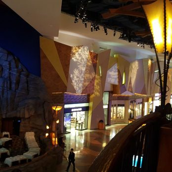 Mohegan Sun - Shopping area - Hotels Near Me - Uncasville, Connecticut Mohegan Sun - Shopping area - Hotels Near Me - Uncasville, Connecticut