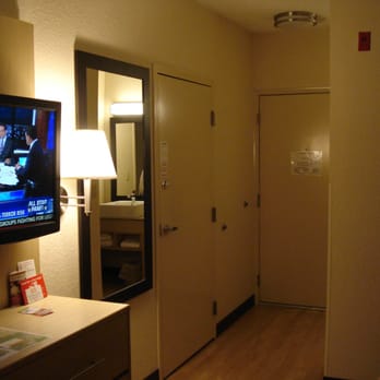 Red Roof PLUS+ Gainesville - Long ago, I didn't pay attention to the TV banner, only the bathroom layout. - Hotels Near Me - Gainesville, Florida Red Roof PLUS+ Gainesville - Long ago, I didn't pay attention to the TV banner, only the bathroom layout. - Hotels Near Me - Gainesville, Florida