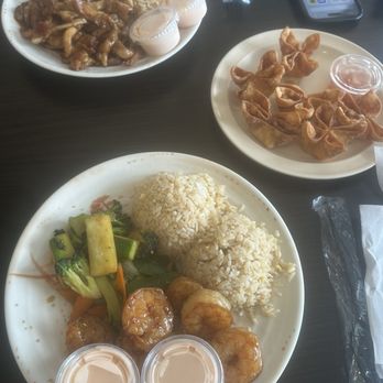Hibachi Express - Lunch habachi shrimp and lunch habachi chicken and crab ragoons - Japanese Near Me - Largo, Florida