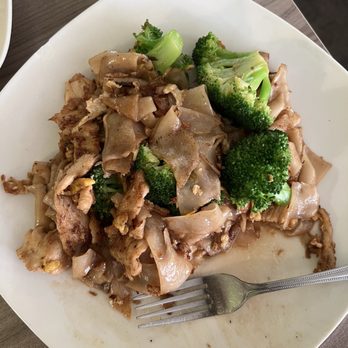 Thai Plates Cuisine - 46. Pad See Eiw with chicken - Thai Near Me - Mesa, Arizona