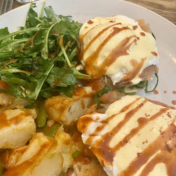 Jackdaw - Eggs Benedict with Smoked Salmon covered in hot sauce - Cocktail Bars Near Me - New York, New York