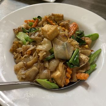 Thailandia Cuisine - 71. Pad See Ew with tofu - Thai Near Me - El Segundo, California Thailandia Cuisine - 71. Pad See Ew with tofu - Thai Near Me - El Segundo, California