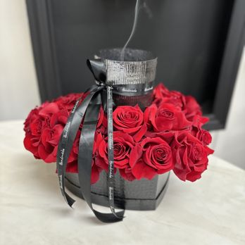 Burbank Florist and Gifts - Valentine rosé arrangement with candle - Florists Near Me - Glendale, California Burbank Florist and Gifts - Valentine rosé arrangement with candle - Florists Near Me - Glendale, California