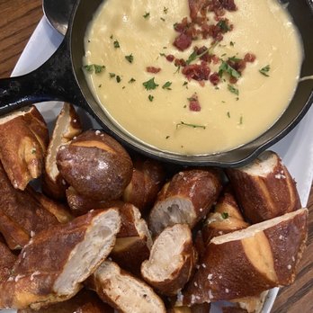 Elephant & Castle - Pretzel Bites - Pubs Near Me - Chicago, Illinois Elephant & Castle - Pretzel Bites - Pubs Near Me - Chicago, Illinois