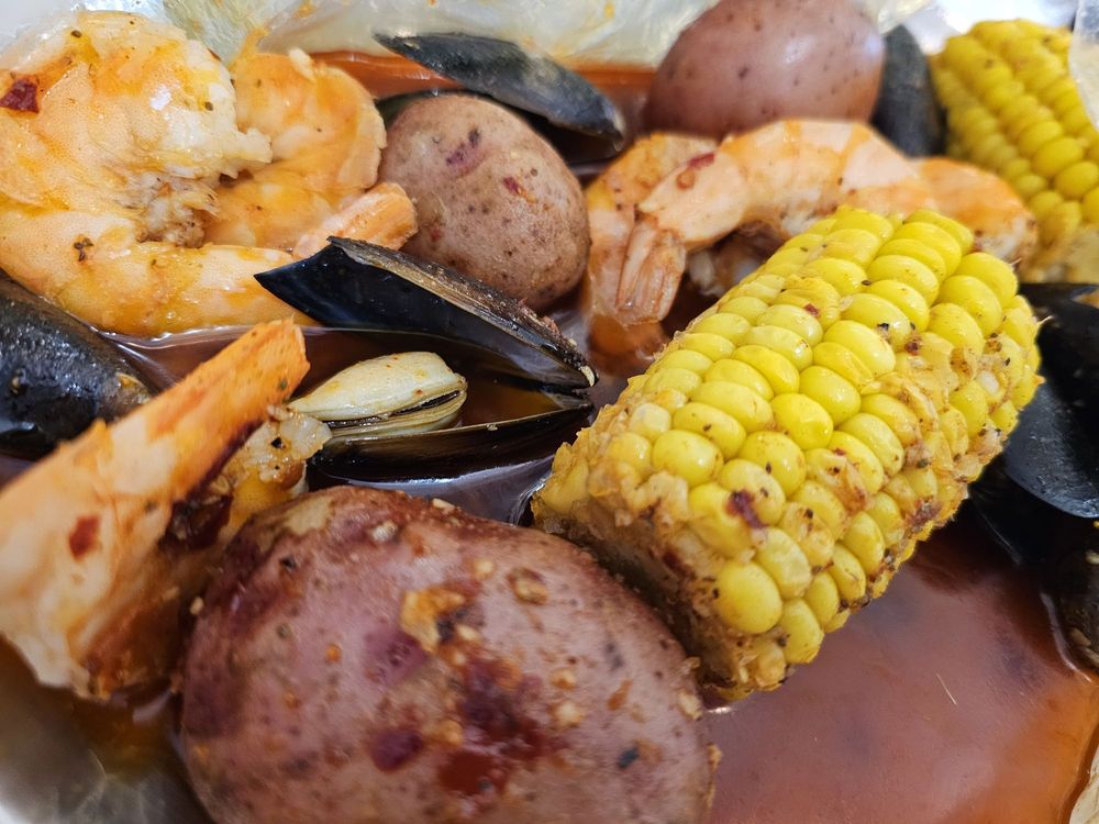 Food from Li's Seafood Boil