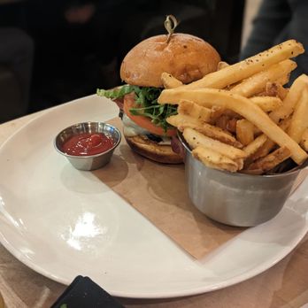 Moxies Calgary Downtown Restaurant - Cheeseburger - Canadian (New) Near Me - Calgary, Alberta Moxies Calgary Downtown Restaurant - Cheeseburger - Canadian (New) Near Me - Calgary, Alberta
