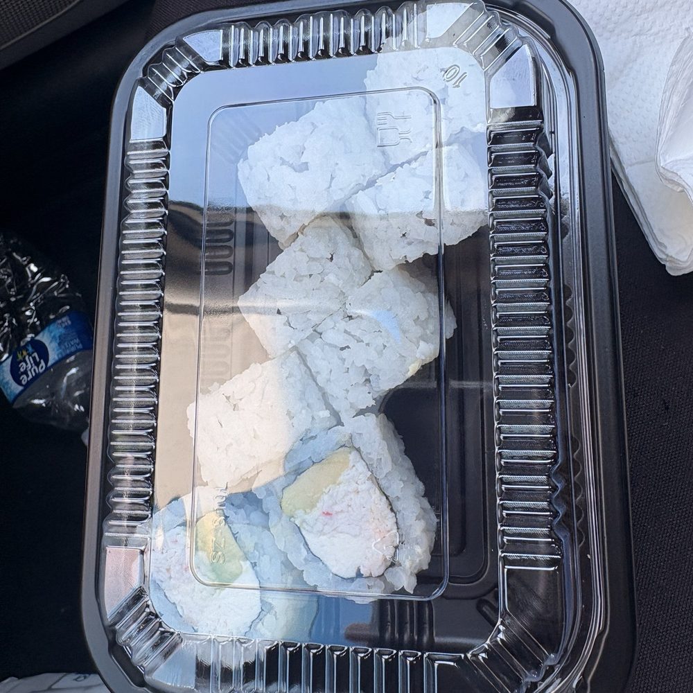 California Roll (8 pcs) California Roll (8 pcs)