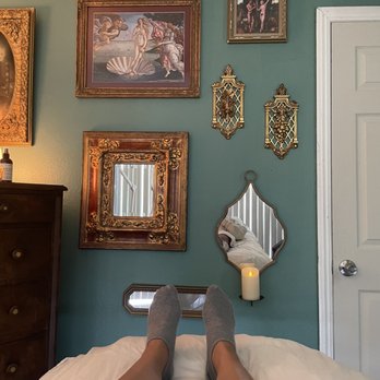 Sugar Mama Skin Sugar Tan - Comfy bed with Renaissance / retro decor ... love the vibe - Sugaring Near Me - Fullerton, California Sugar Mama Skin Sugar Tan - Comfy bed with Renaissance / retro decor ... love the vibe - Sugaring Near Me - Fullerton, California