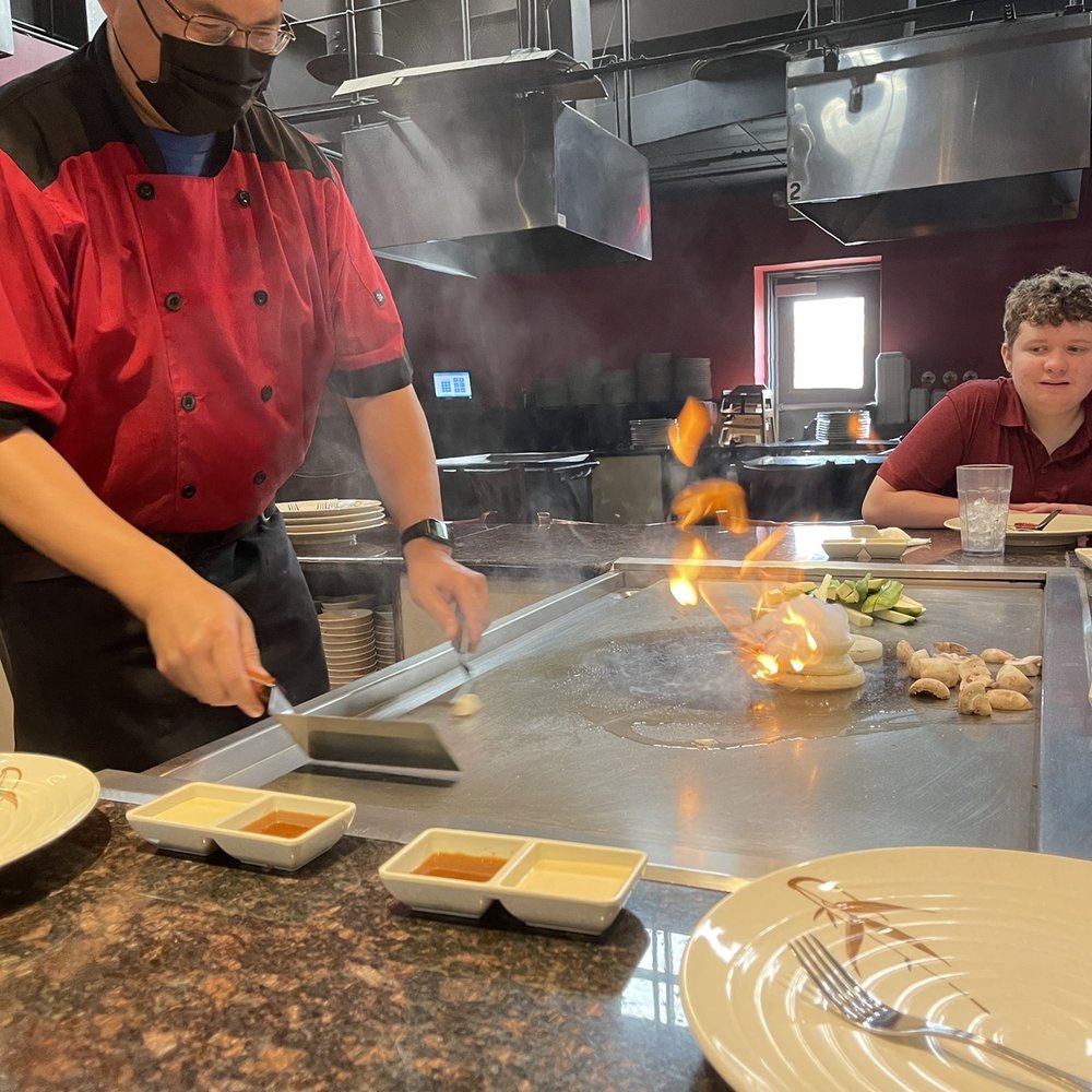 Kobe Restaurant - Ray, the amazing Chef - Japanese Near Me - Minneapolis, Minnesota