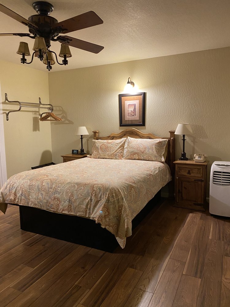 MEADOWMONT LODGE ARNOLD 48 Photos & 72 Reviews 2011 Highway 4