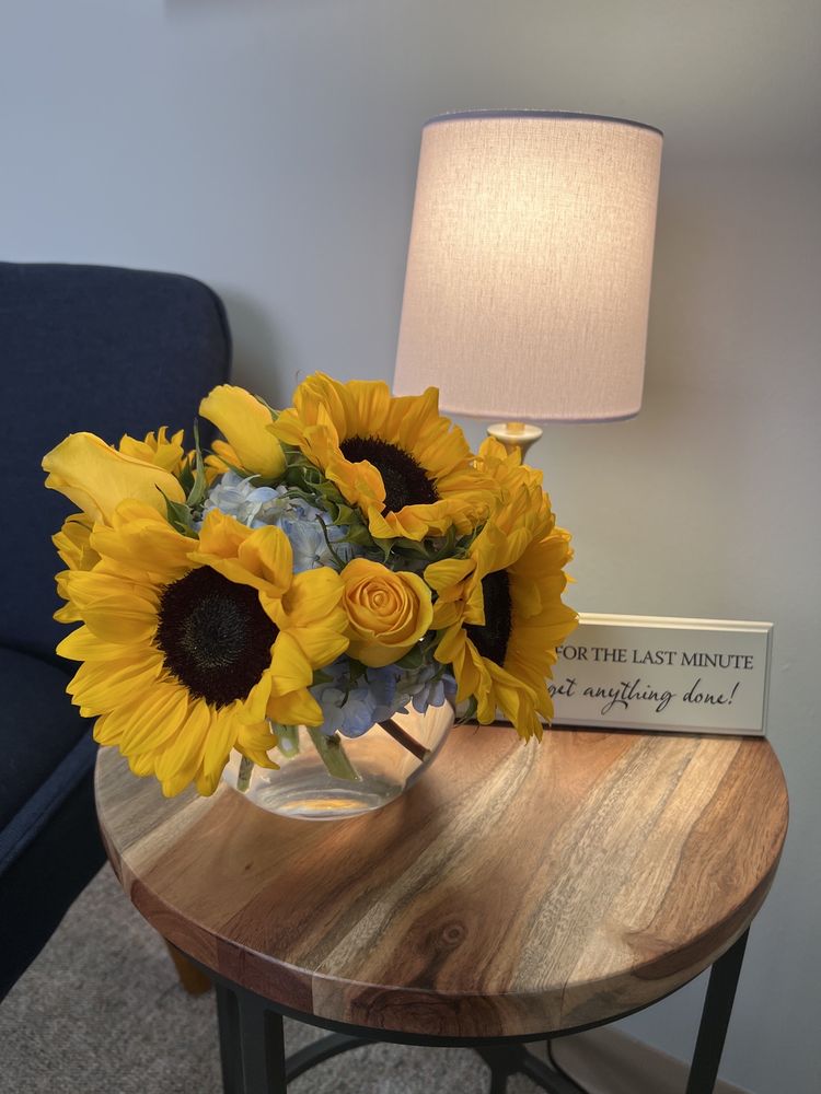 FLOWERS MAKE SCENTS Updated July 2024 37 Photos & 34 Reviews 1272