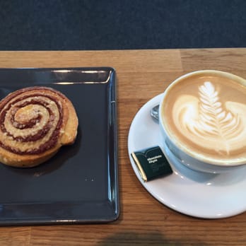Cafetoria Roastery - Cappuccino, cinnamon bun and a piece of dark mint chocolate. - Coffee Roasteries Near Me - Helsinki, 18