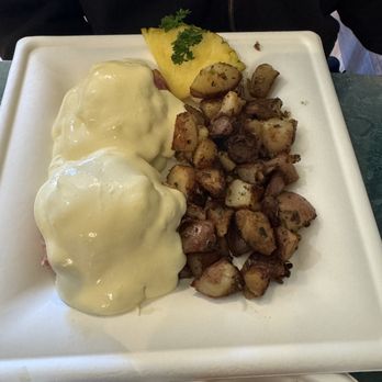 Egghead's Restaurant - Eggs Benedict - Breakfast & Brunch Near Me - Fort Bragg, California