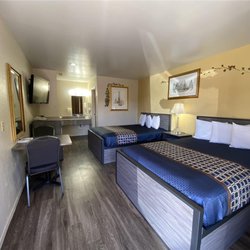 Americas Best Value Inn The Legends Inn - Two Queens Guestroom