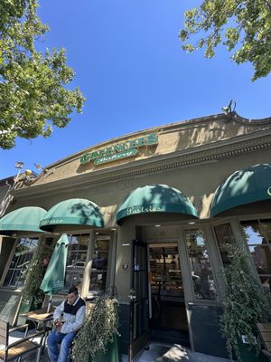 Greenlee's Bakery by null