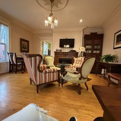 The Hungry Traveler Cafe - Seating area