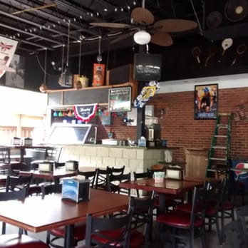 Papa's Pizzeria - Patio - Pizza Near Me - Bassett, Virginia