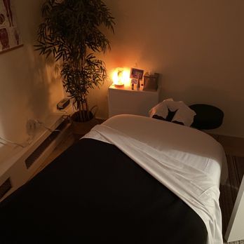 LizWell Massage Therapy - Treatment room - Massage Therapy Near Me - New York, New York LizWell Massage Therapy - Treatment room - Massage Therapy Near Me - New York, New York