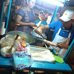 Elotes y Esquites Don Paco - Este chico te atiende de volada