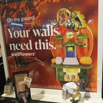 Bath & Body Works - Halloween signage - Cosmetics & Beauty Supply Near Me - Manhattan Beach, California Bath & Body Works - Halloween signage - Cosmetics & Beauty Supply Near Me - Manhattan Beach, California