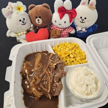 Nuuanu Cookhouse - Hamburger Steak with corn and macaroni potato salad... yum! - Hawaiian Near Me - Urban Honolulu, Hawaii