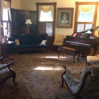 The Madison House - Formal den - Bed & Breakfast Near Me - Whiteville, North Carolina The Madison House - Formal den - Bed & Breakfast Near Me - Whiteville, North Carolina