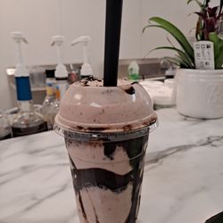Georgesville Square Nutrition - Strawberry oreo cheesecake
