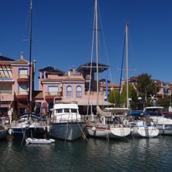 Apartamentos Marina Internacional - Foto exterior de Marina Internacional vista desde el mar