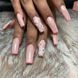 V Nails & Spa