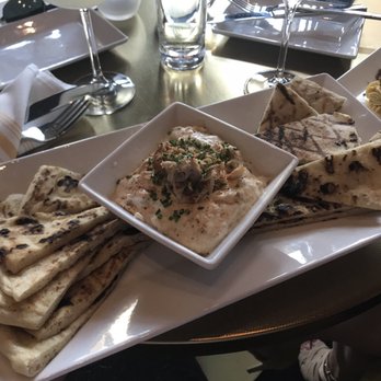 Bourbon N' Bubbles - Crab dip was awesome - Bars Near Me - Charleston, South Carolina