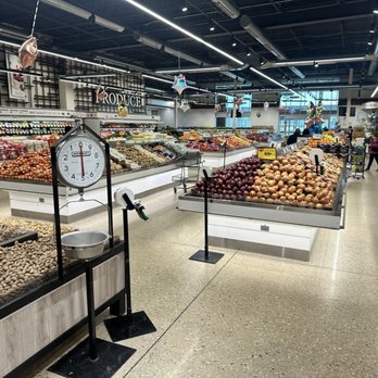 Pete's Fresh Market - Produce section - Grocery Near Me - Wheaton, Illinois Pete's Fresh Market - Produce section - Grocery Near Me - Wheaton, Illinois
