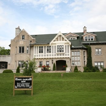 Grey Gables Manor B & B - Front View - Hotels Near Me - Pembroke, Ontario