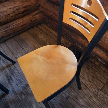 Oros Fireside Restaurant - Uncomfortable seating. 5/19/25 - American Near Me - Cannon Beach, Oregon