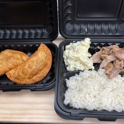 Con Sazón Boricua - Empanadas and pulled pork rice plate
