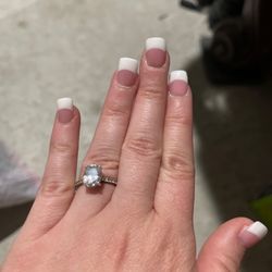 A & A Nails - Crooked nails.