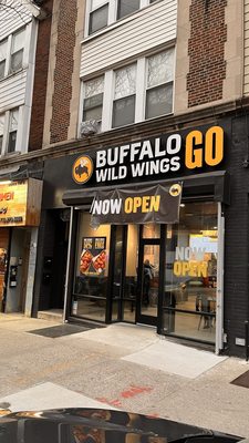 Buffalo Wild Wings by null