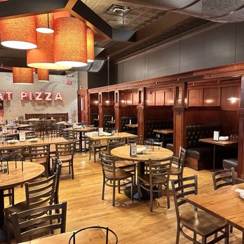 Giordano's - a restaurant with tables and chairs - Pizza Near Me - Schaumburg, Illinois