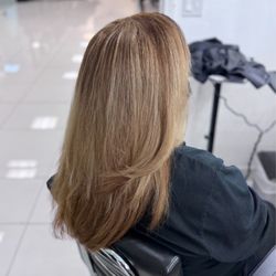 American Beauty College - Awww look at my new color and blow dry isn't it beautiful thx to Melody & Damy.