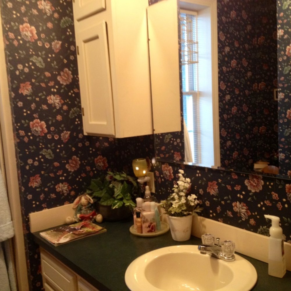 Georgetown Inn - Bathroom in the second floor - Hotels Near Me - Sedalia, Missouri Georgetown Inn - Bathroom in the second floor - Hotels Near Me - Sedalia, Missouri