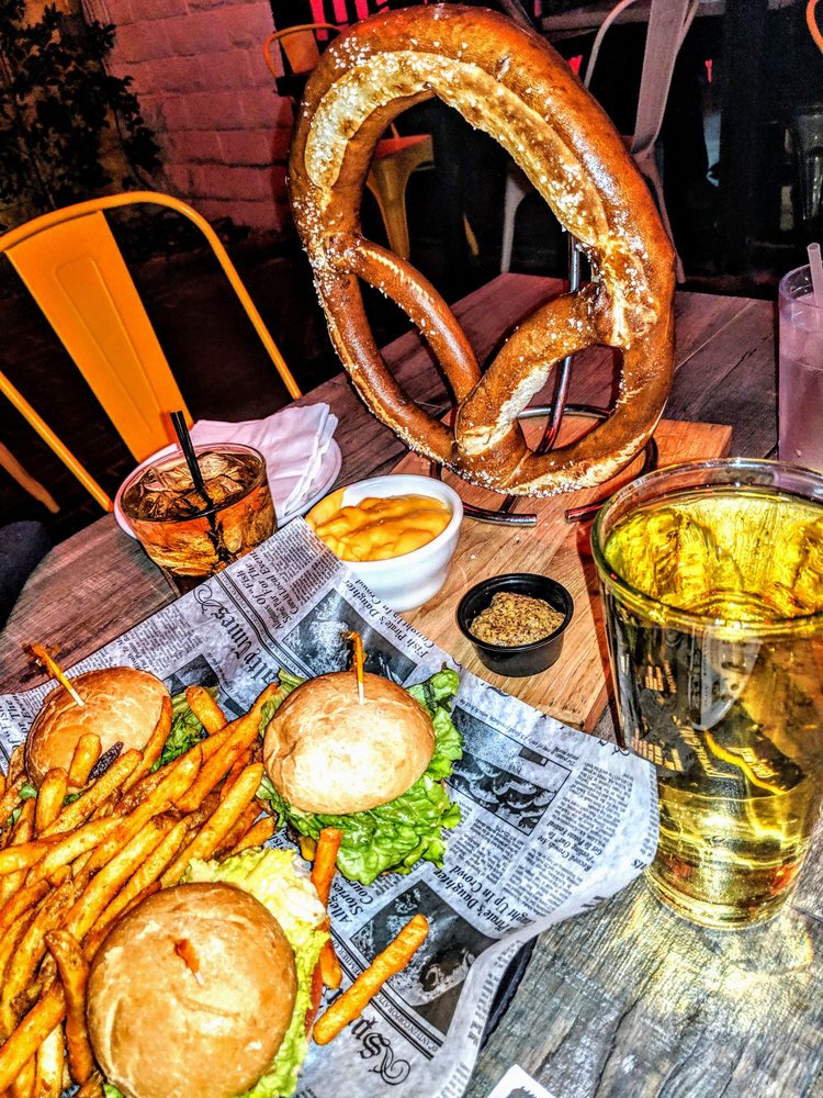 Village Pub 342 Photos & 859 Reviews Sports Bars 266 S Palm