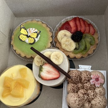 Tiny Pyramid - Key Lime Tart, Fruit Tart, peach cheesecake, Banana Houpia cheesecake, Nutella cake. - Cafes Near Me - Honolulu, Hawaii Tiny Pyramid - Key Lime Tart, Fruit Tart, peach cheesecake, Banana Houpia cheesecake, Nutella cake. - Cafes Near Me - Honolulu, Hawaii
