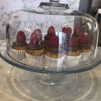 Sweet Laurel Bakery - More cute little cupcakes - Bakeries Near Me - Santa Monica, California Sweet Laurel Bakery - More cute little cupcakes - Bakeries Near Me - Santa Monica, California