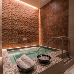 Aarna Spa at Paséa - Men's and women's facilities that provide a sauna, eucalyptus steam room, and a salt water whirlpool