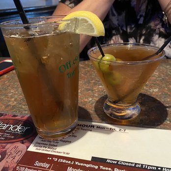 Islander Bar & Grille - Bars Near Me - Middleburg Heights, Ohio