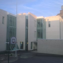 Högstadieskolan Lönkan - Innegården mot Sandels.